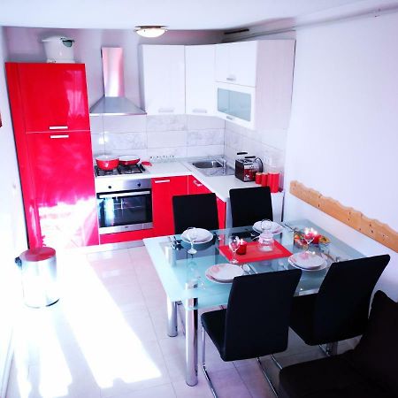 Apartman "Sabine Red" With Heated Pool Омишаль Экстерьер фото