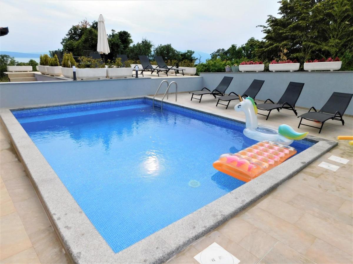 Apartman "Sabine Red" With Heated Pool Омишаль Экстерьер фото