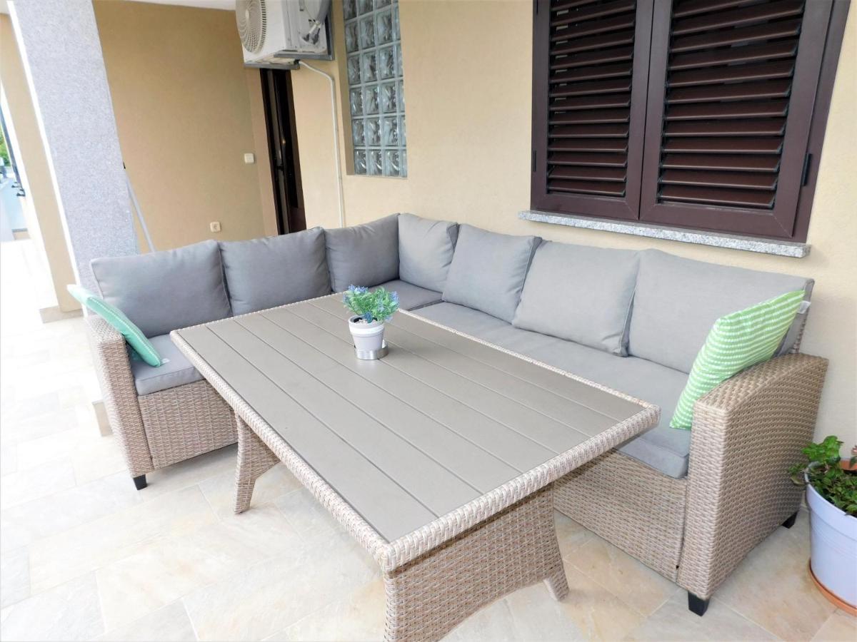 Apartman "Sabine Red" With Heated Pool Омишаль Экстерьер фото