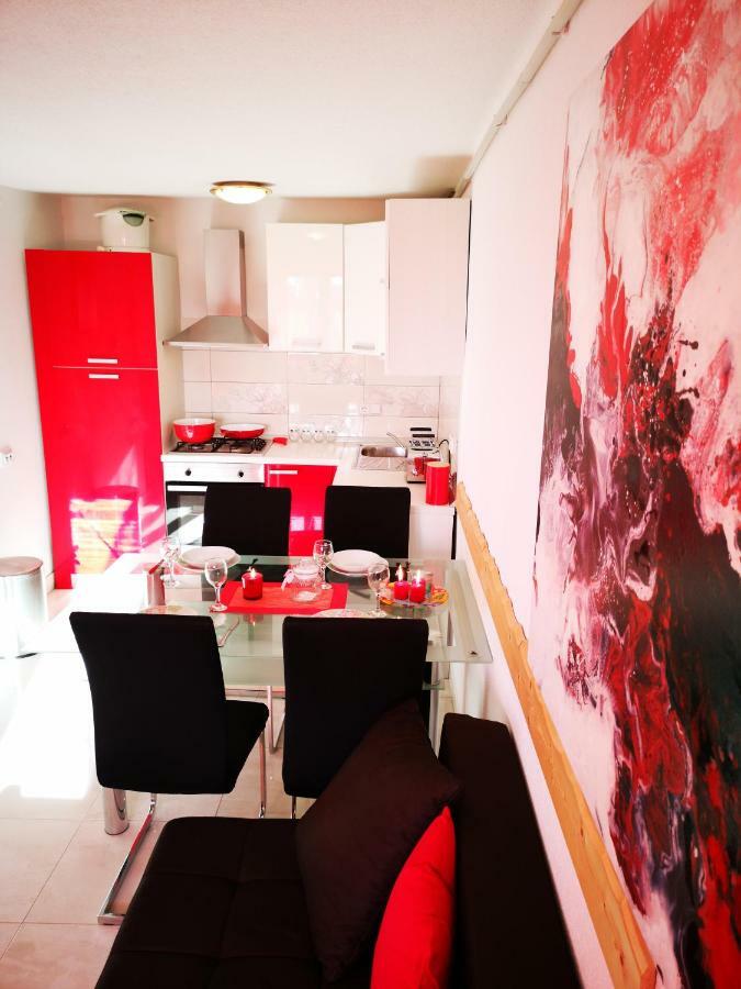 Apartman "Sabine Red" With Heated Pool Омишаль Экстерьер фото