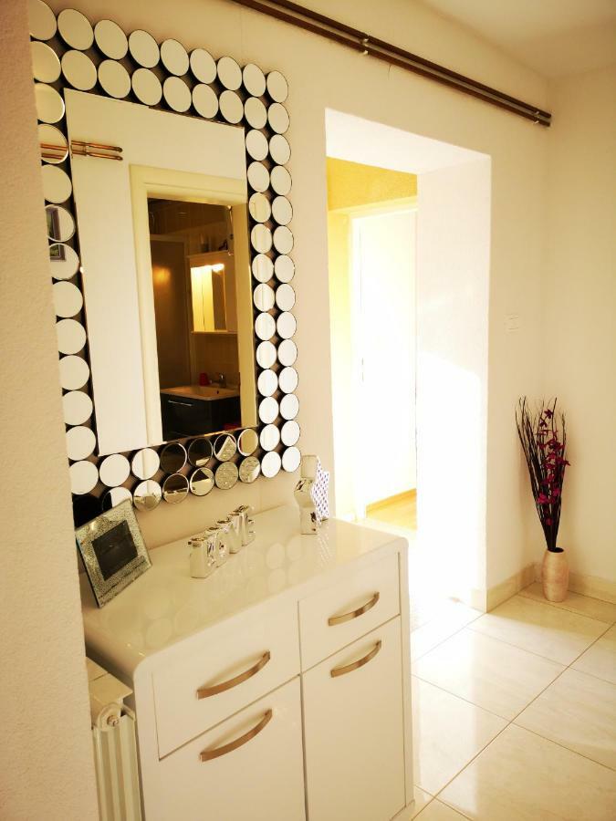 Apartman "Sabine Red" With Heated Pool Омишаль Экстерьер фото
