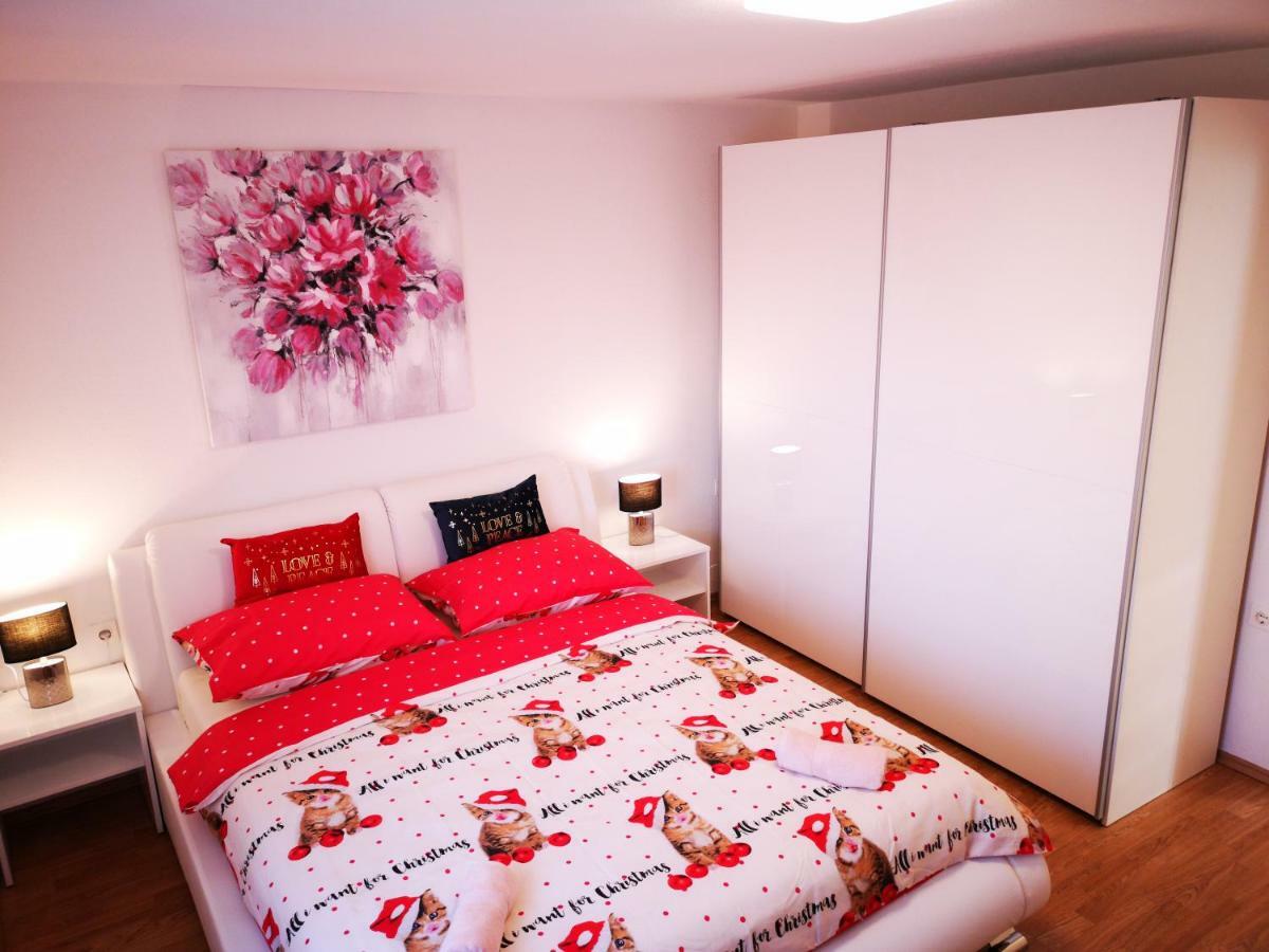 Apartman "Sabine Red" With Heated Pool Омишаль Экстерьер фото